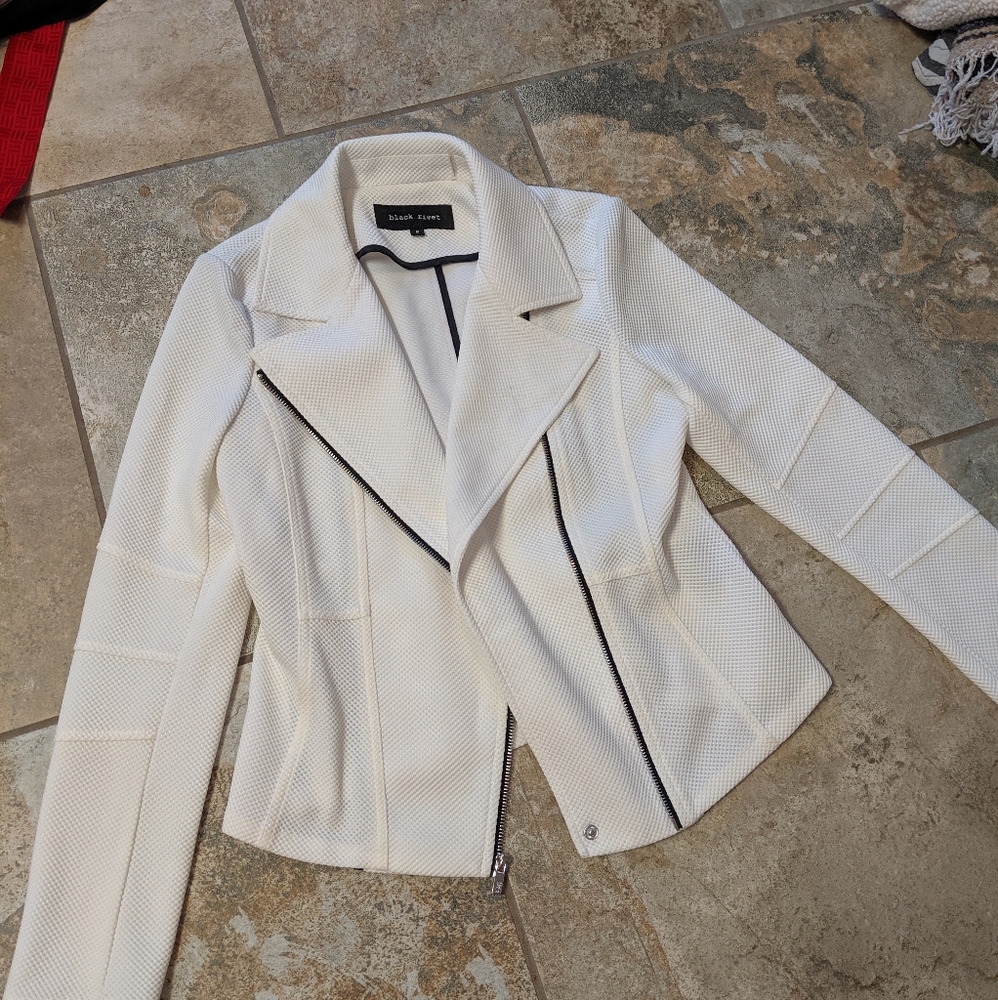 Small White & Black Jacket / Blazer